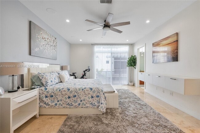 Building Photo - 3266 NE 15th St