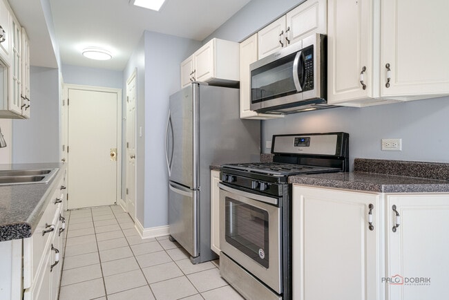 Building Photo - 365 Jefferson Ct