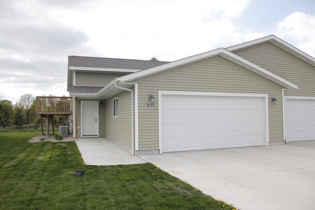 Exterior - 203 Dogwood Ave