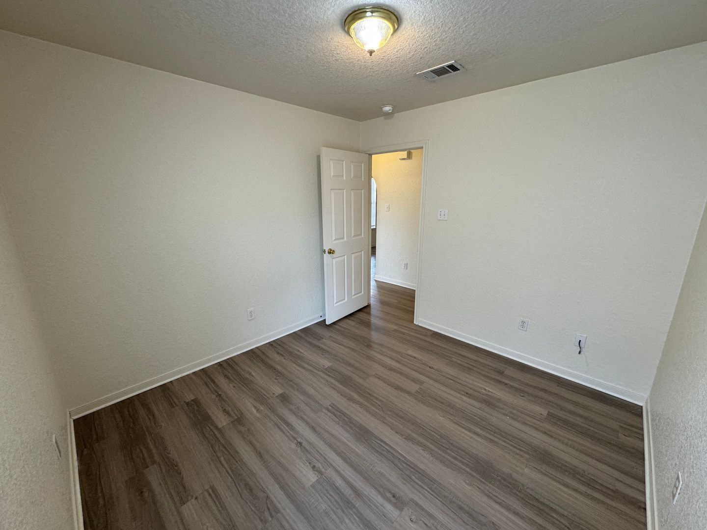Building Photo - 1606 Dugger Cir