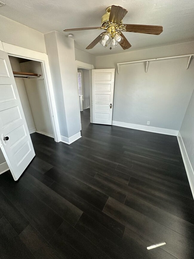 Building Photo - Charming home for rent in Hanford