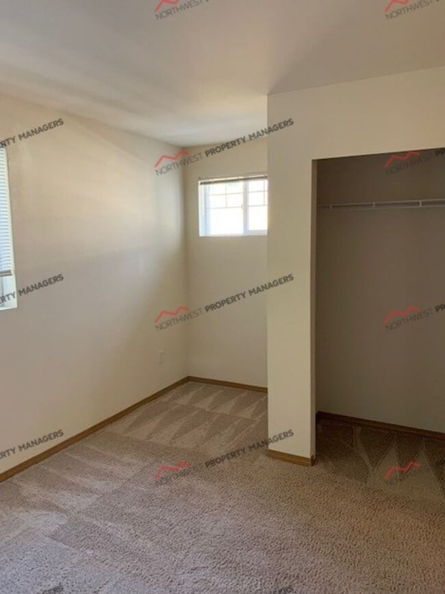 Building Photo - r95