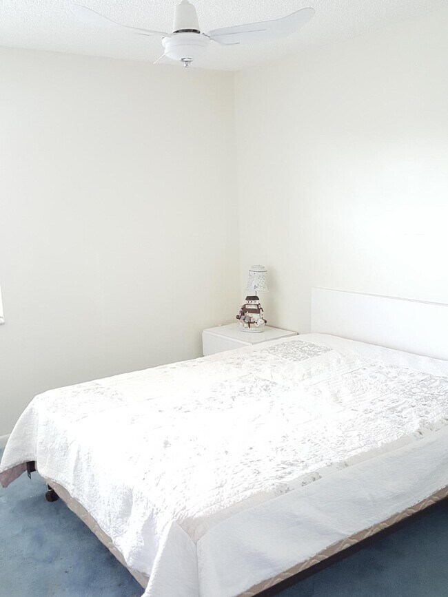 Building Photo - 83 Capri B