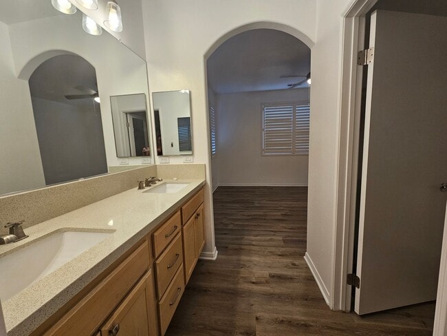 Building Photo - SENIOR 55+ COMMUNITY BEAUTIFUL 2BED/2BATH