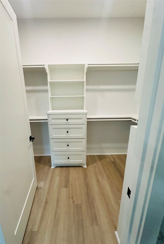 Building Photo - 618 E 35th St