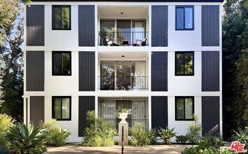 Building Photo - 414 N Palm Dr