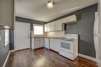 Building Photo - Freshly Renovated 2 Bedroom Home