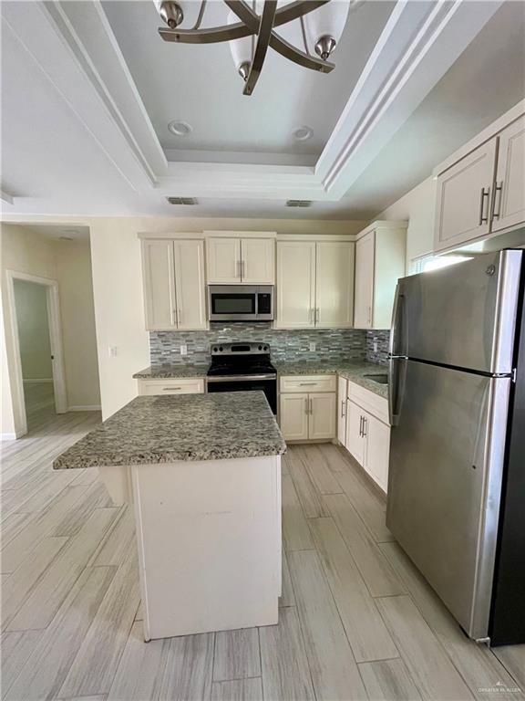 Building Photo - 21 S Iris St