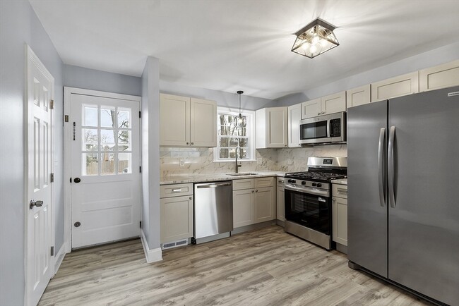 Building Photo - 124 Chadwick St