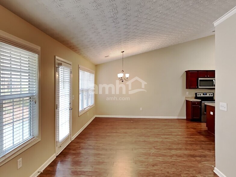 Building Photo - 2166 Blueberry Ln