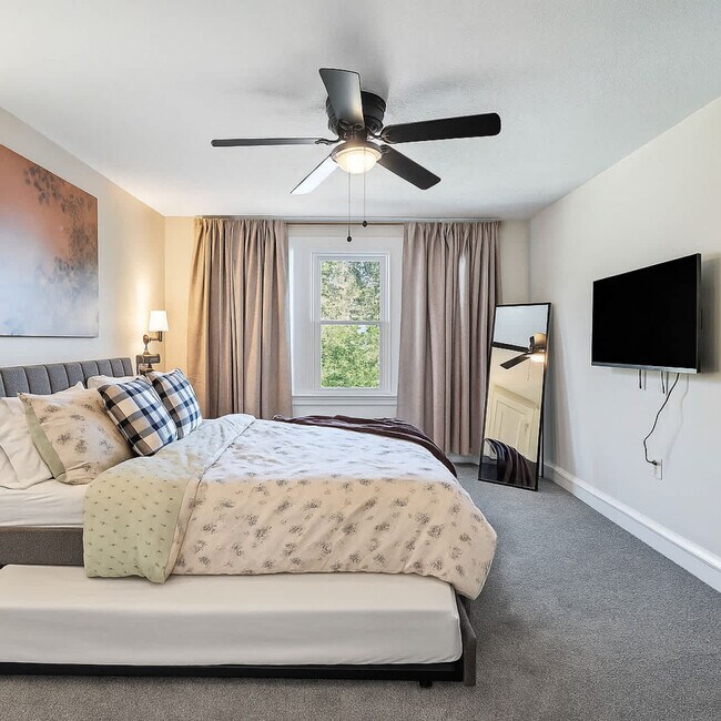 Building Photo - 18031 Larchwood Ave