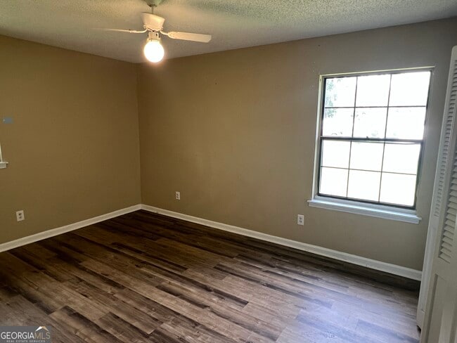 Building Photo - 106 Windtree Ln