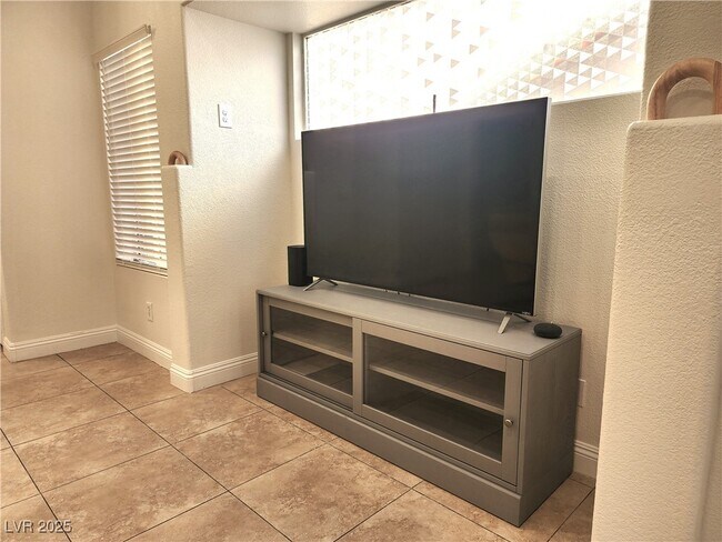 Building Photo - 7624 Glorietta Bay Ct