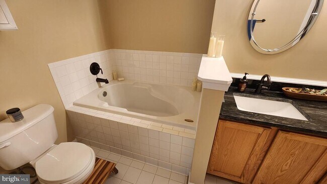 Building Photo - 9128 Aventon Ct