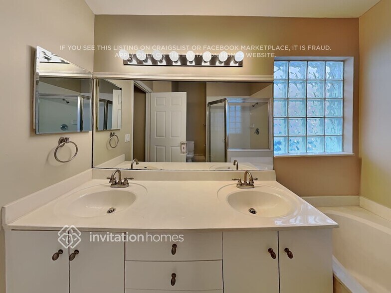 Building Photo - 5036 Heron Pl