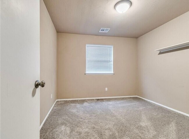 Building Photo - Spacious 4-Bedroom / 3-Bathroom Home in a Prime NW OKC Location!