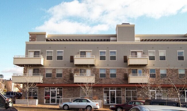 Building Photo - 123 King St