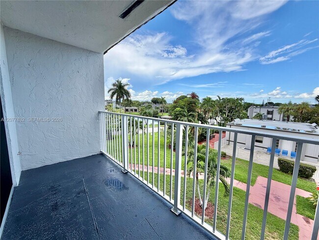 Building Photo - 4920 NW 79th Ave