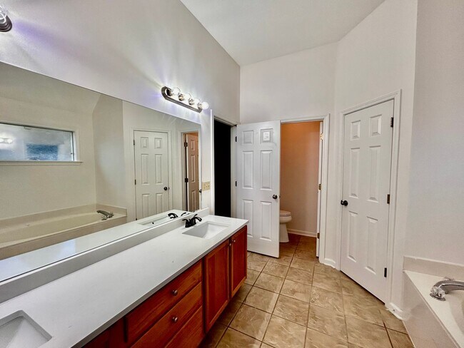 Building Photo - Discover this 4 bedroom 2 bath home for re...