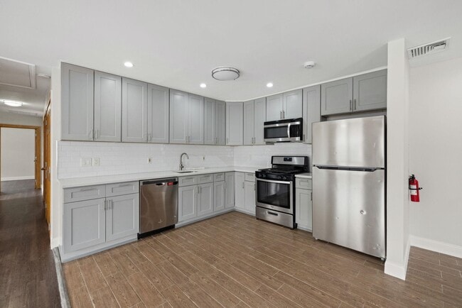 Building Photo - 227 Franklin Ave