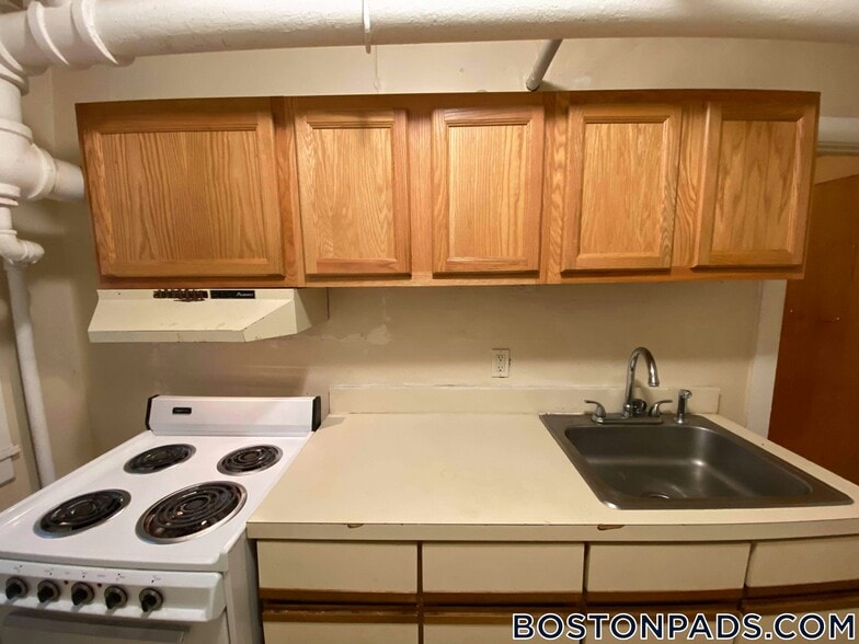 Primary Photo - 19 Peterborough St