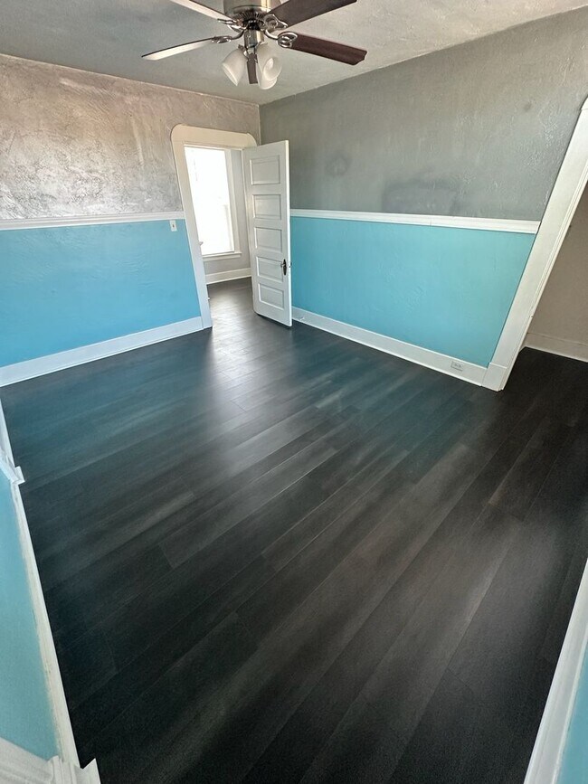 Building Photo - Charming home for rent in Hanford