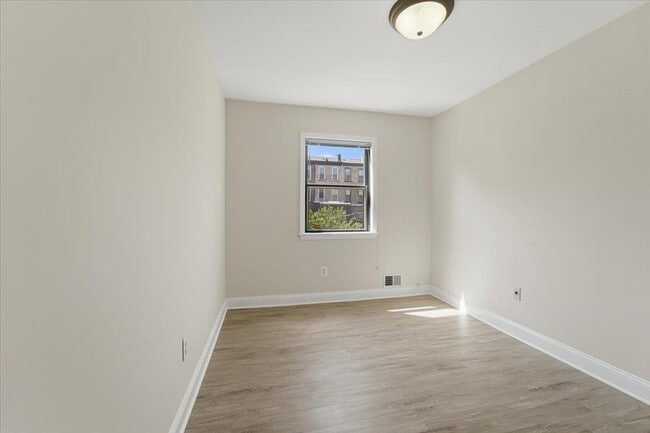 Building Photo - 295 9th St