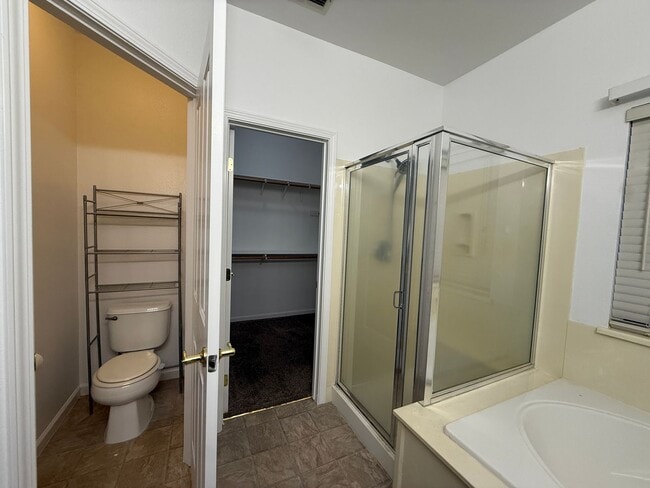 Building Photo - Delightfully Spacious Home!