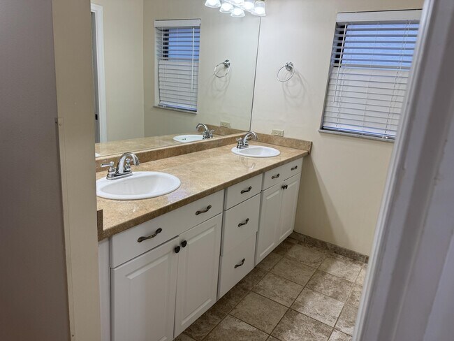 Building Photo - 2632 SW Willowood Cir