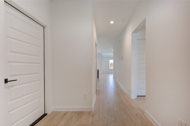 Building Photo - 29910 Ousel Falls Ln