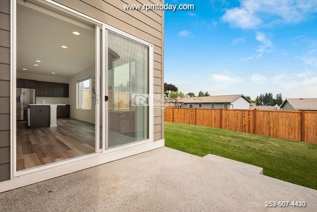 Building Photo - 4 Bedroom Home with Valley Views!