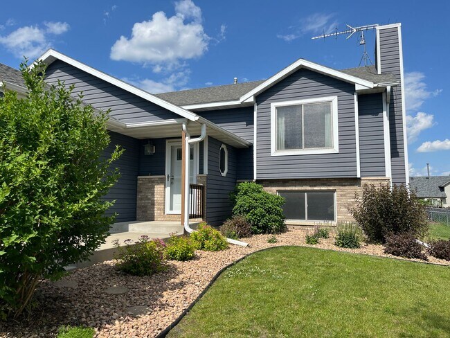 Building Photo - Beautifully Updated 4-Bed Home in Prime NW...