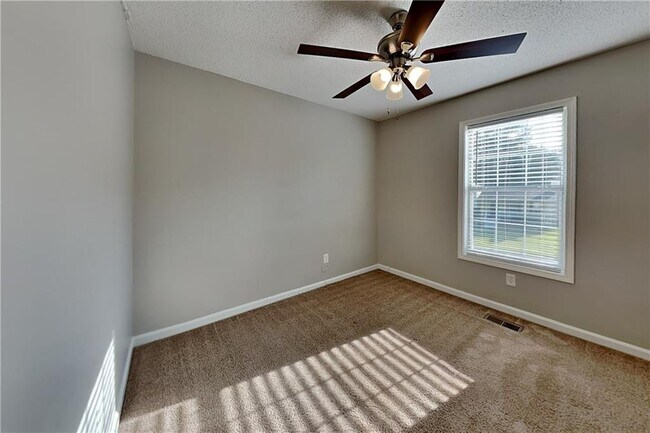 Building Photo - 107 Ivy Trace Ln