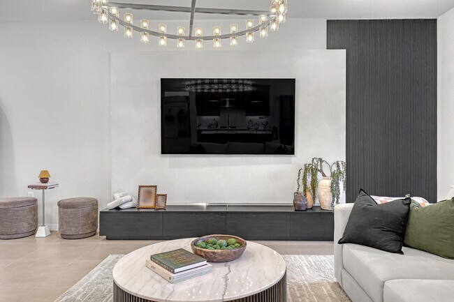 Building Photo - 4740 Chantilly Rd