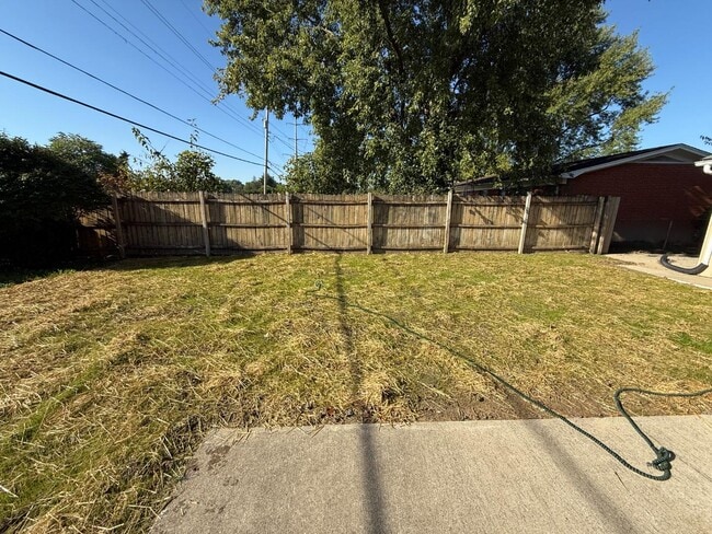 Building Photo - 1325 Longfellow Dr