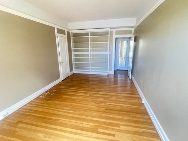 Building Photo - 200 Lakeside Dr