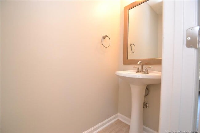 Building Photo - 712 Penncross Dr
