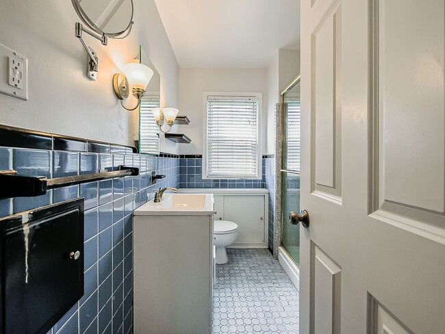 Building Photo - Charming Royal Oak Bungalow Near Downtown!