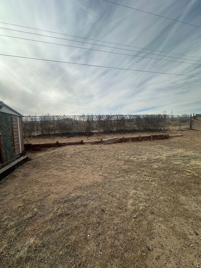 Building Photo - Welcome to this charming 3-bedroom, 2-bathroom home located in Albuquerque, NM