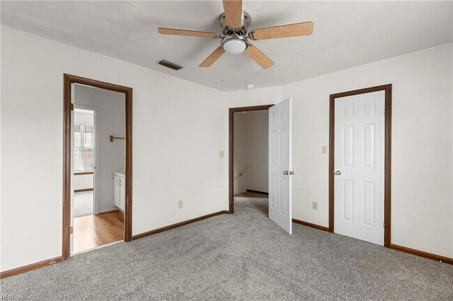 Building Photo - 935 Still-Harbor Cir