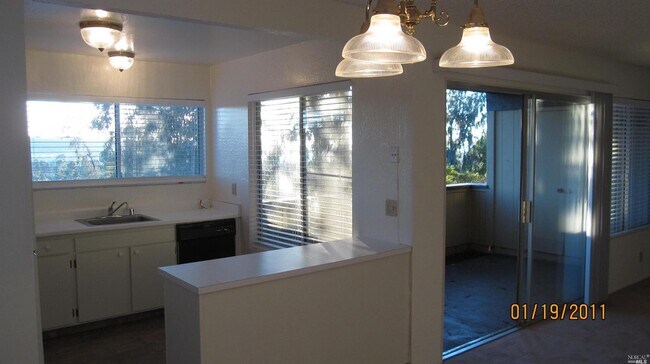 Building Photo - 355 Parkview Terrace