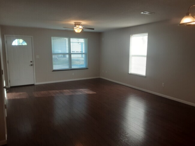 Building Photo - 804 E Jenkins St