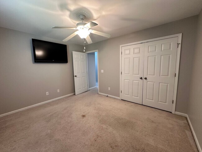 Building Photo - Exclusively Offered By Muse Realty Rentals...