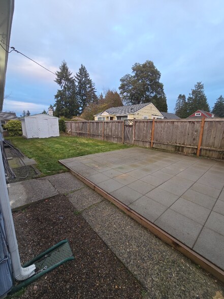 Building Photo - 2739 Locust Ave W