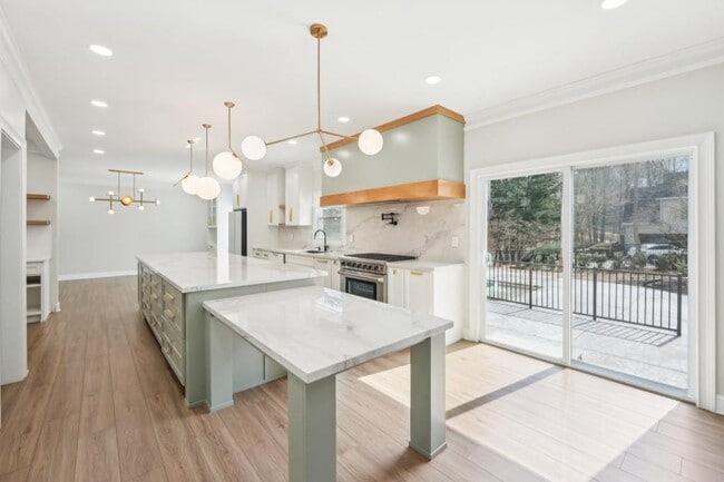 Building Photo - 1600 Spring Arbor Ct