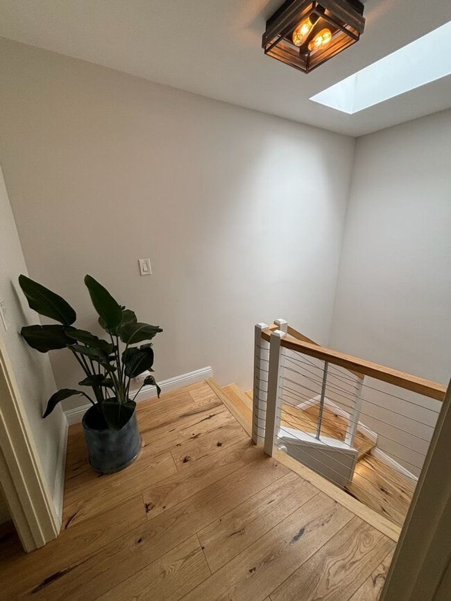 Building Photo - Fully Furnished Townhouse in the oceanfron...