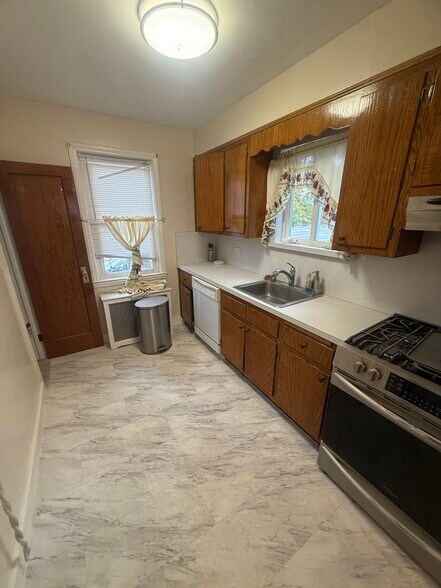 Building Photo - 101 N Waldinger St