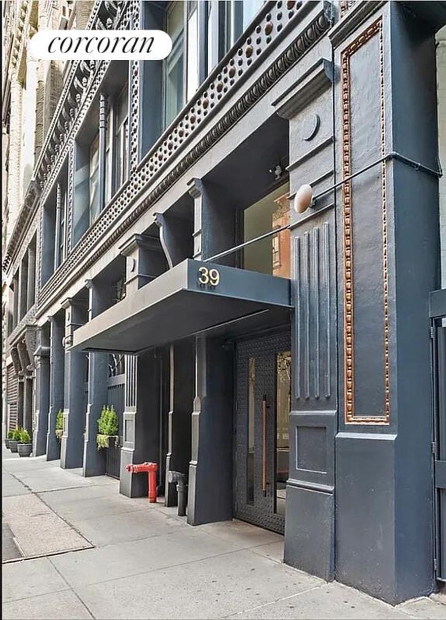 Building Photo - 39 E 12th St