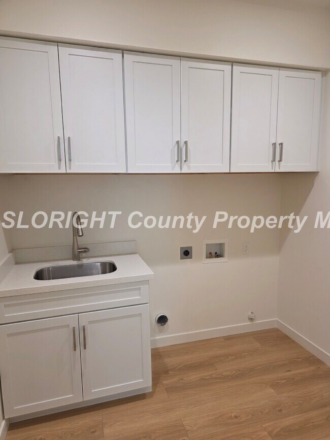 Building Photo - AVAILABLE NOW - 2 Bed, 2 Bath Downstairs Morro Bay Apartment