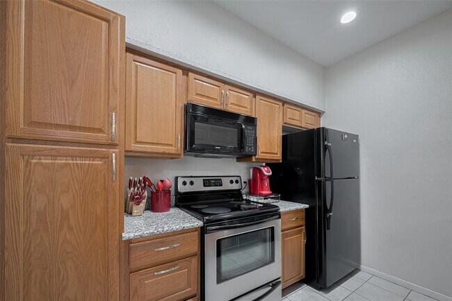 Building Photo - 2121 El Paseo St